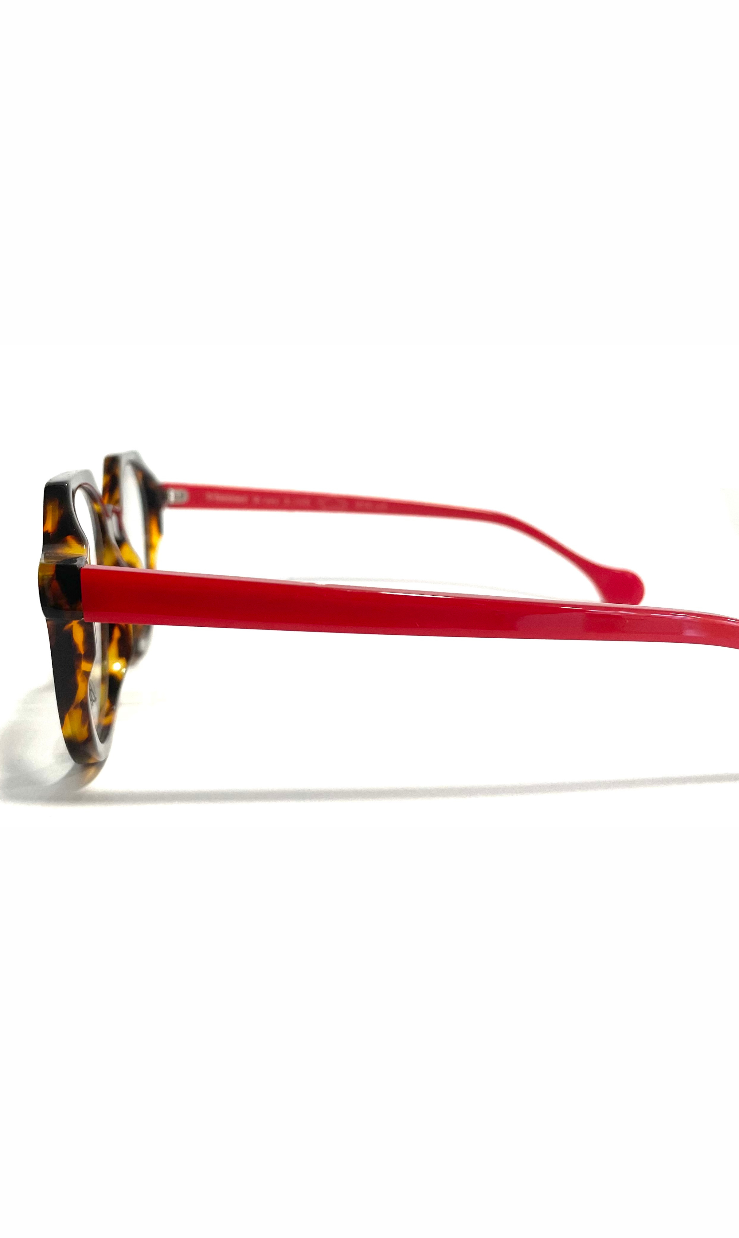 Lunettes écaillées à branches rouges