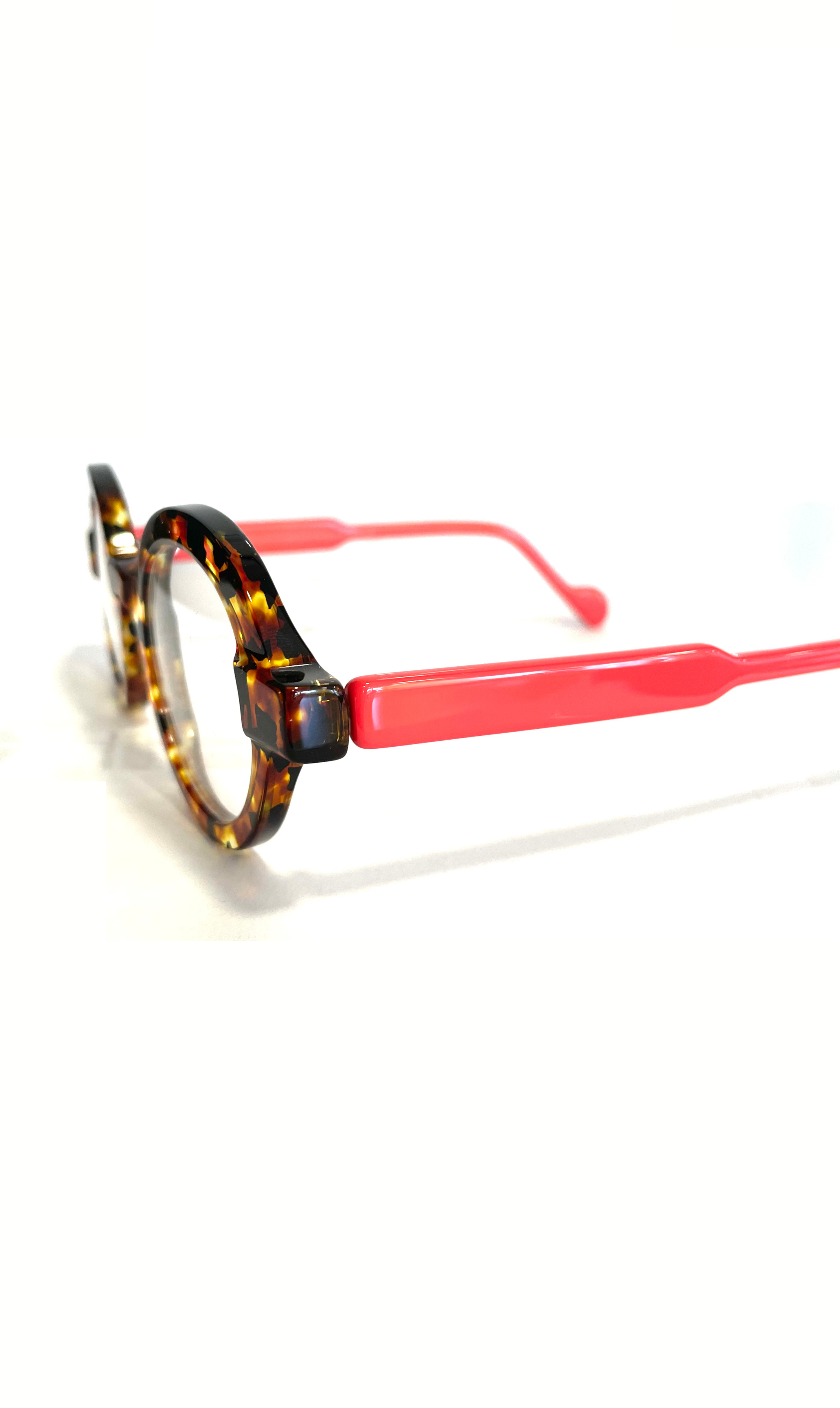 Lunettes rondes écaillées à branches roses